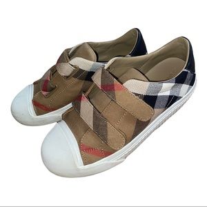 Burberry Belside Trainers With White Trim